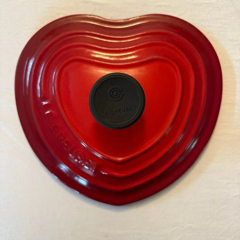 Le Creuset | Heart Shaped 2L | Cast Iron |Cocotte Dutch Oven Cerise | Red France